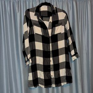 Old Navy Black and White Plaid Button Down Shirt